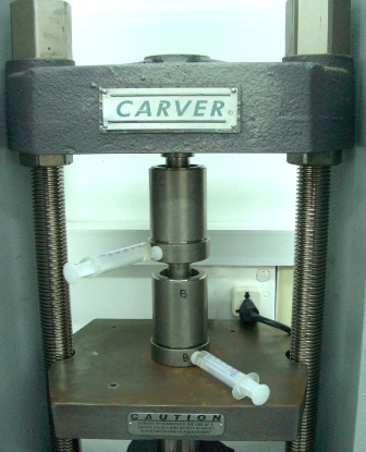 Simultaneous squeezing using a press